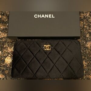 Velvet CC Camelia Beaute Make-up Pouch